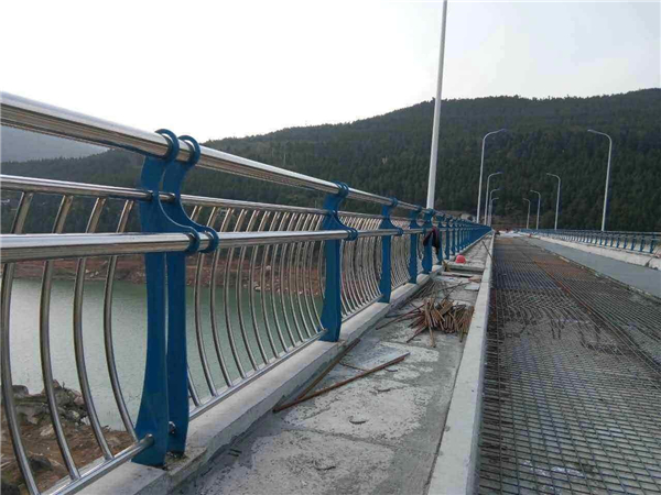 船营不锈钢桥梁护栏的特点及其在桥梁安全中的重要作用